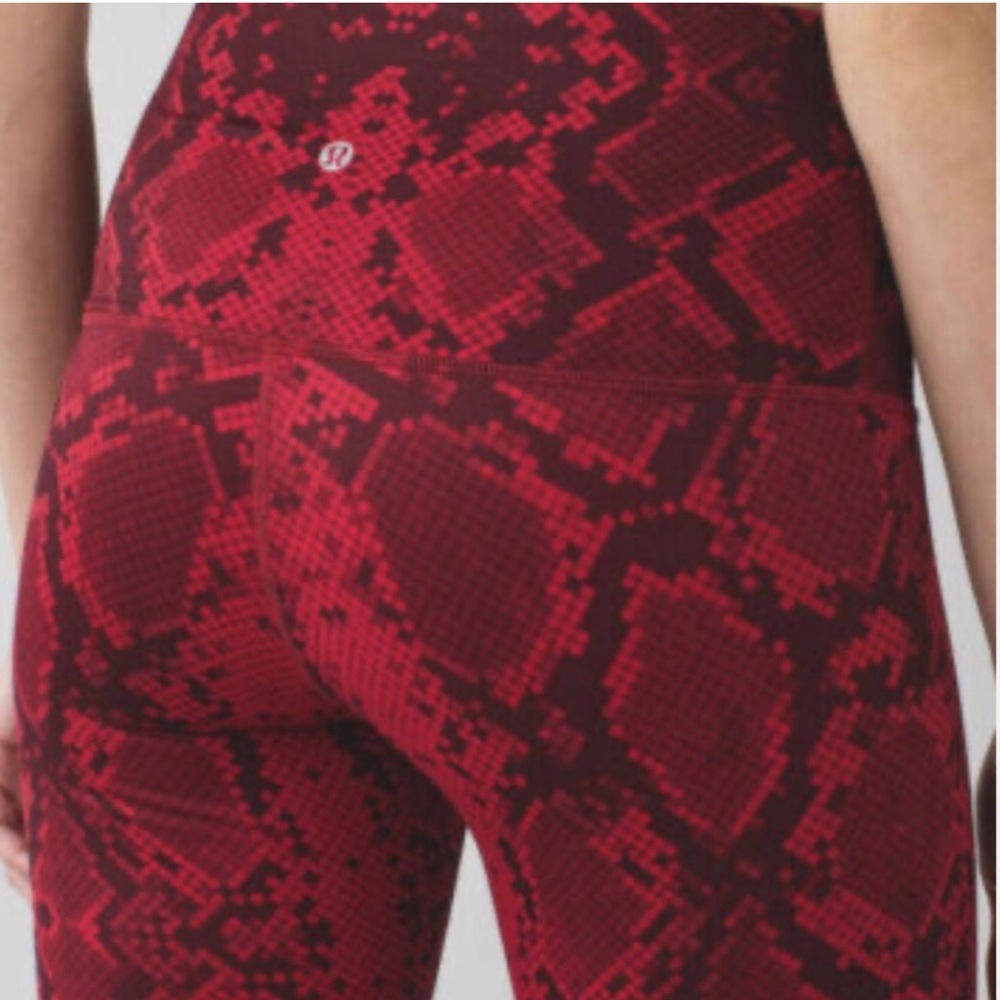 EUC Lululemon Size 6 Snakeskin Legging